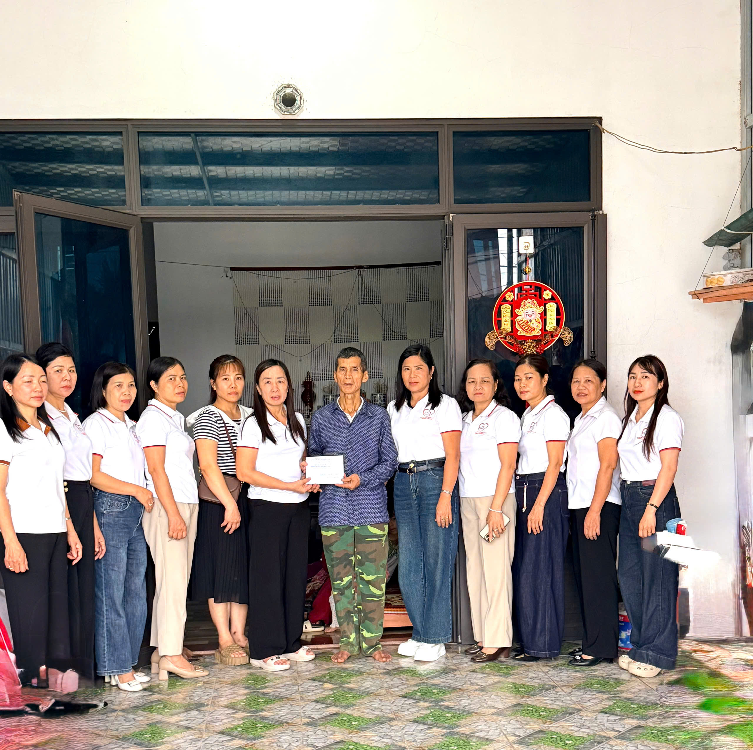 TRƯỜNG TIỂU HỌC TRẦN QUỐC TOẢN THĂM HỎI VÀ TẶNG QUÀ HỖ TRỢ HỌC SINH MẮC BỆNH HIỂM NGHÈO CÓ HOÀN CẢNH GIA ĐÌNH KHÓ KHĂN