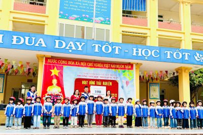 NIỀM VUI ĐẾN TRƯỜNG: TRAO TẶNG MŨ BẢO HIỂM HONDA CHO 100% HỌC SINH LỚP 1 TRƯỜNG TIỂU HỌC TRẦN QUỐC TOẢN