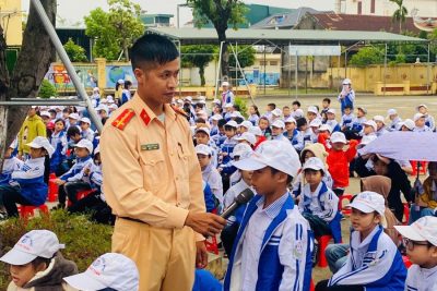 AN TOÀN GIAO THÔNG CÙNG CÁC BẠN NHỎ TRƯỜNG TIỂU HỌC TRẦN QUỐC TOẢN