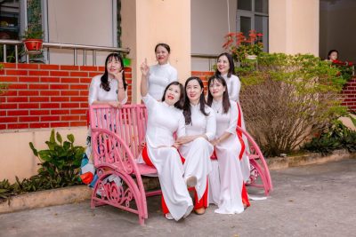 CÁN BỘ, GIÁO VIÊN, NHÂN VIÊN, HỌC SINH NHÀ TRƯỜNG THAM GIA HƯỞNG ỨNG “TUẦN LỄ ÁO DÀI”